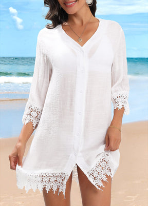 Saída de Praia com Renda Floral e Botões Elegante
